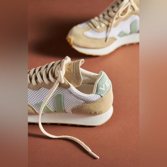 Veja Rio Branco Light Aircell trainers in the Lunar Matcha colorway size US 6 - Picture 3 of 13